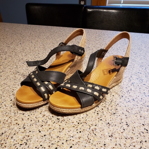 UGG Shoes - UGG SZ 7.5 leather wedges